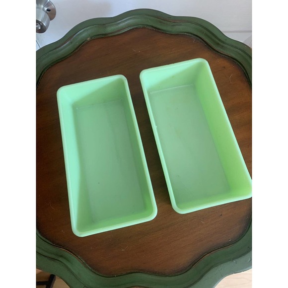 Copied - Vintage Jadite Refrigerator Dishes, 1 lid, 8.5 X 4.25, Glows - Picture 3 of 9